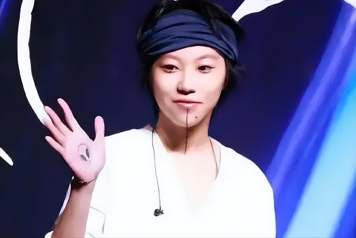 窦靖童:妈妈过的很好,但落魄的父亲,却是我每天的牵挂!