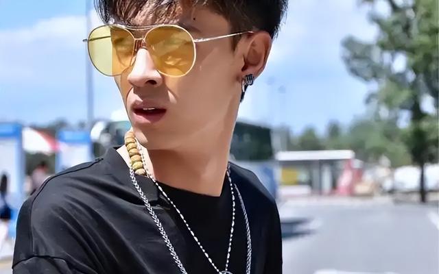 德云社冷处理秦霄贤!富二代人设都是假的，拍节目的房子是借的！