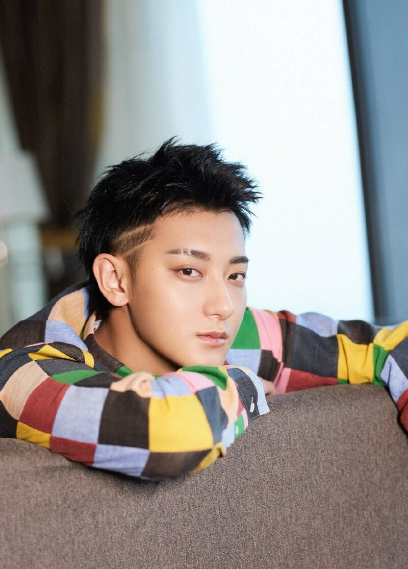 黄子韬官宣恋情,娱乐圈甜度爆表!揭秘这对CP的独特爱情观