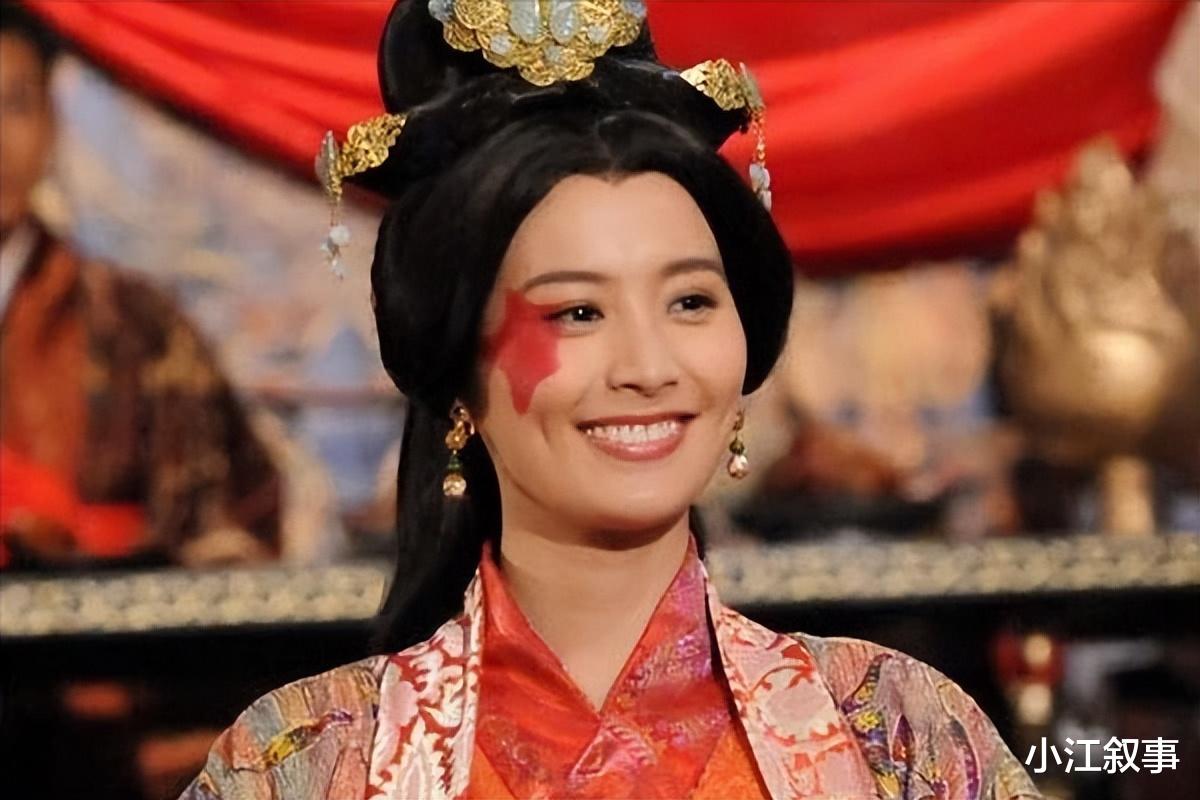 因“不孕”被豪门抛弃，嫁给法国外交官却儿女双全，如今她怎样了