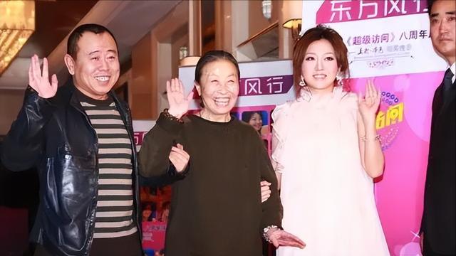 “丑娘”张少华,人丑心更丑,年轻时做恶事,晚年眼中常布满泪水