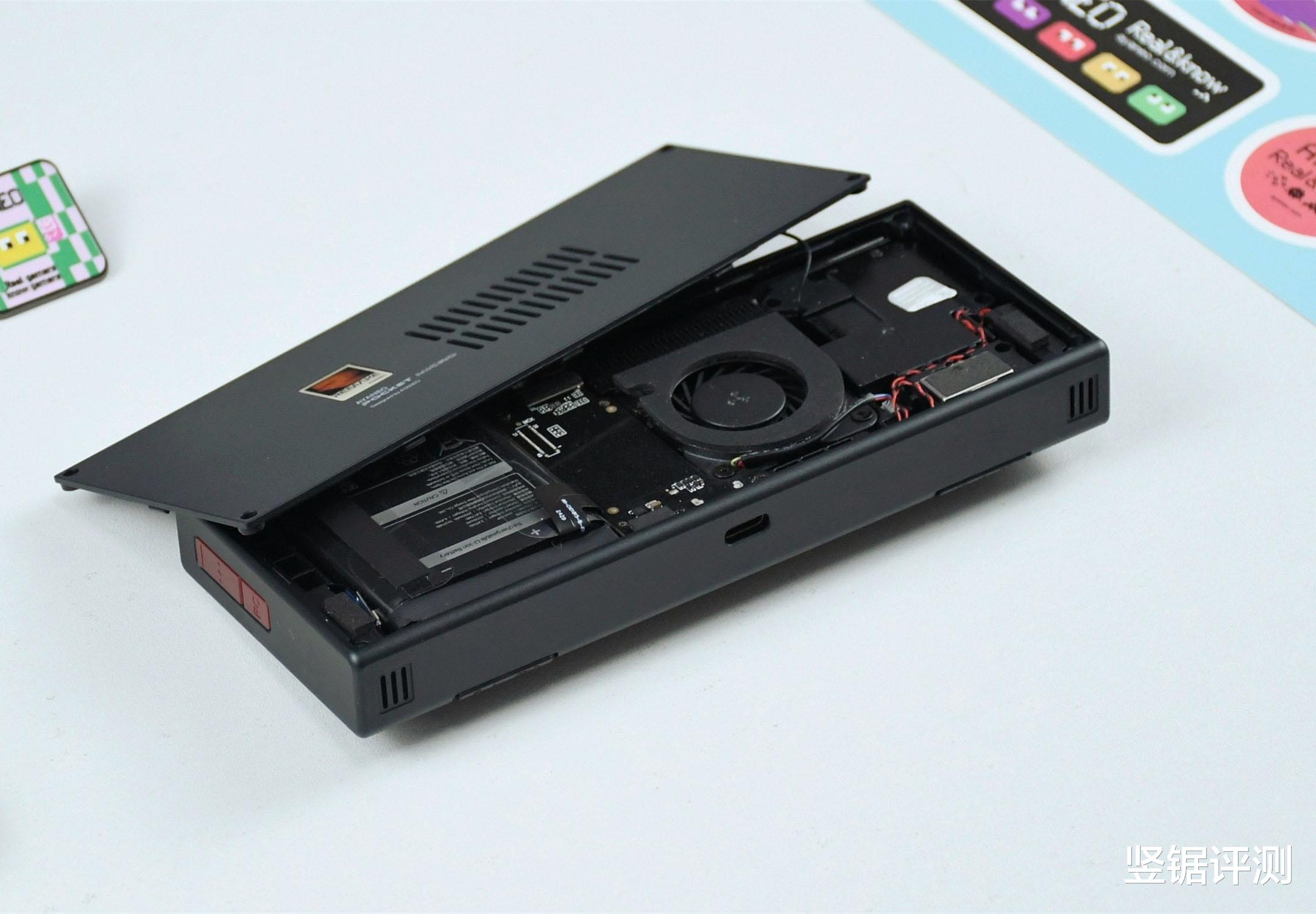 国产“3.5英寸屏”小尺寸游戏掌机:AYANEO Pocket MICRO简评