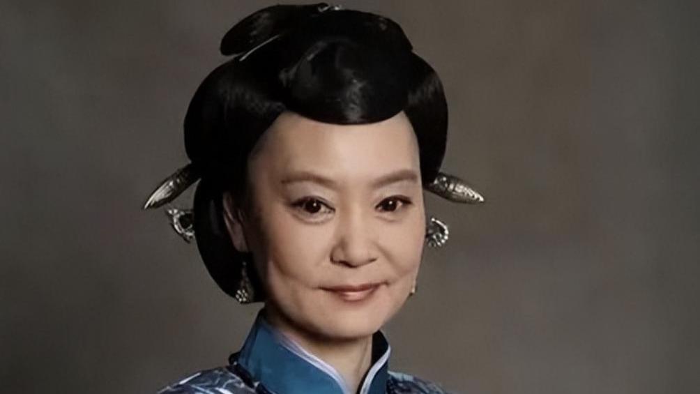 天生“苦相脸”的7位女星，个个愁容满面，面无表情都像是要哭了