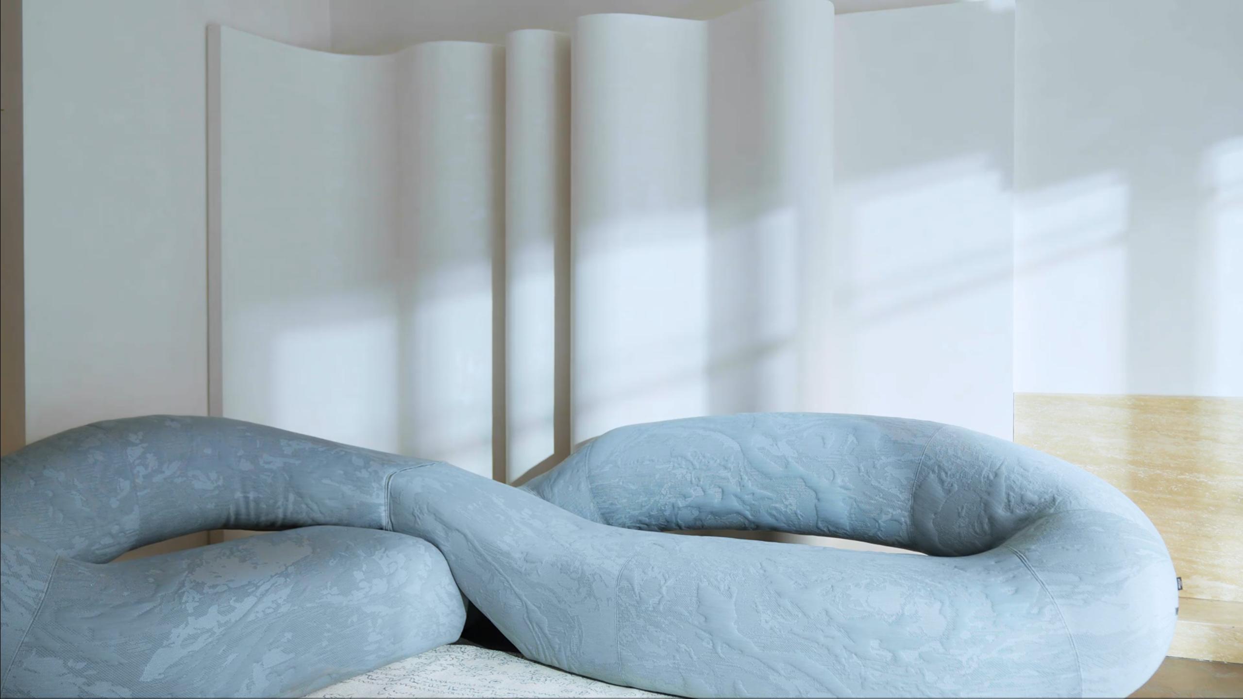 大胆开麦！刘雯和娄艺潇的家，一个比例失调，一个画风突变，都不好看