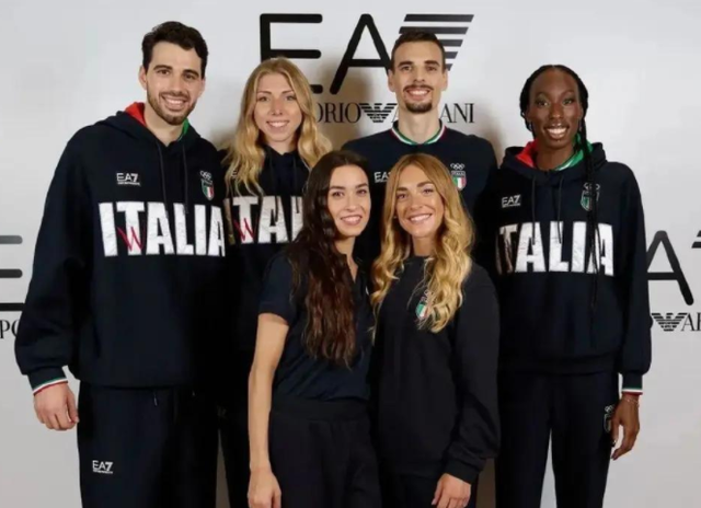 巴黎奥运会变“顶奢秀场”!中国战袍却被全网吐槽,张艺谋赢麻了