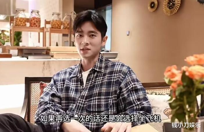 丞磊助理因穿得好看被骂，粉丝要求工作室开除他