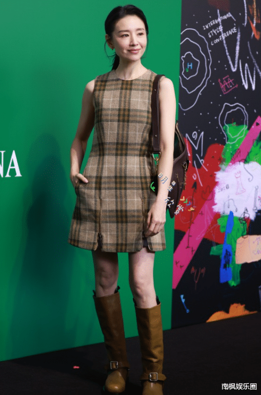 当38岁辛芷蕾跟44岁董洁站一起,我才彻底明白,什么叫顶级自律