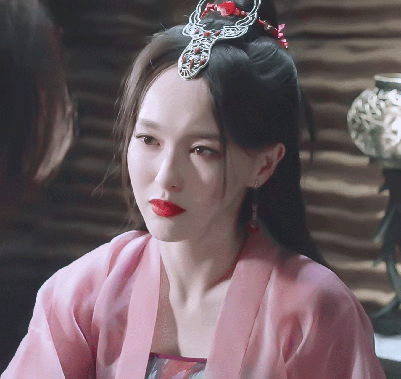 40岁唐嫣再演仙侠剧,尬演少女,和男主在一起毫无CP感!