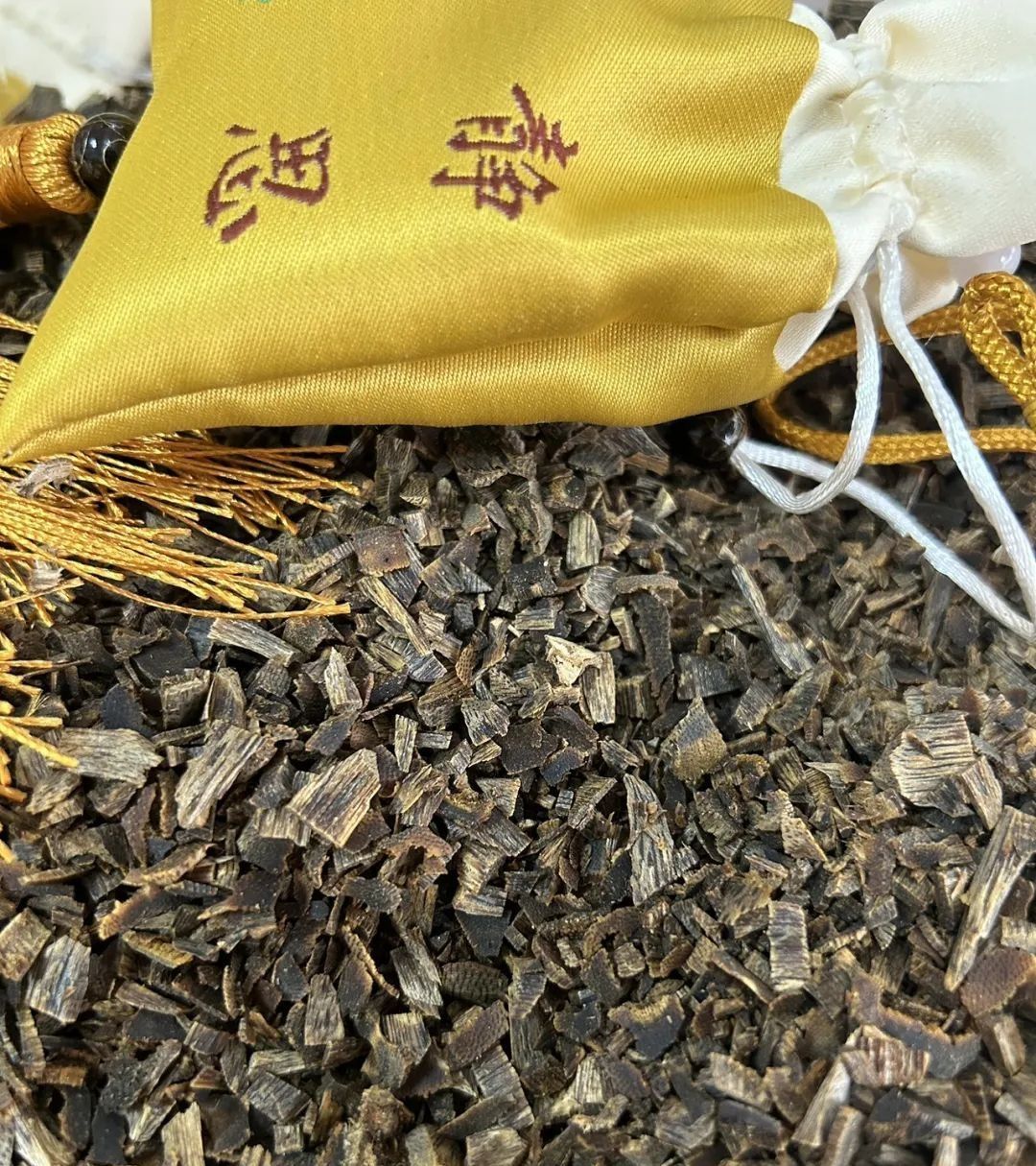 凭什么从古到今沉香一直那么贵？一片万钱