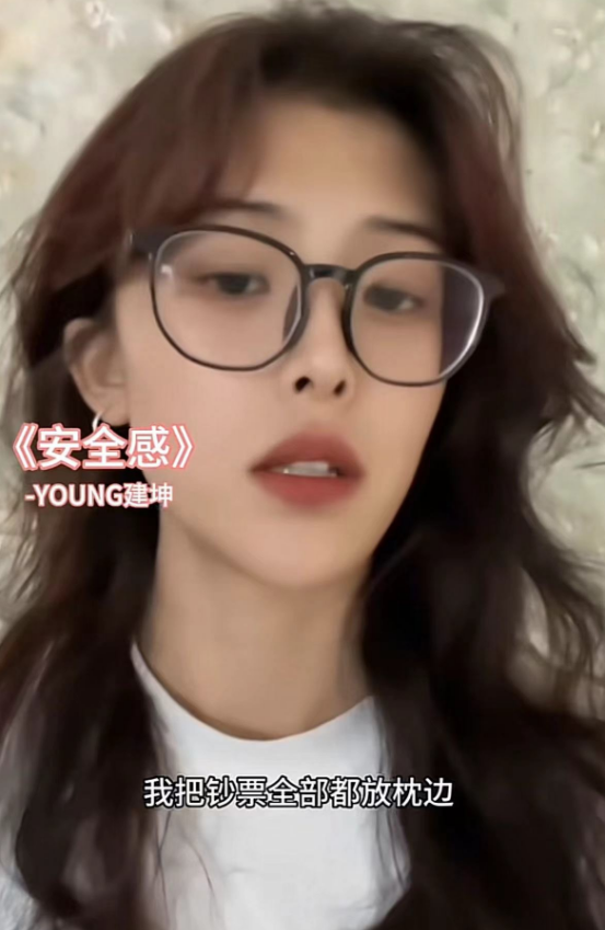 痛心！21岁歌手张洪佳去世，弟弟曝死因：被男友杀害在住房内