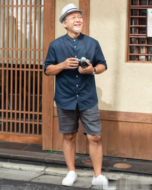 真正能优雅到老的男人:衣穿简,不染发,不驼背,人人都夸气质好