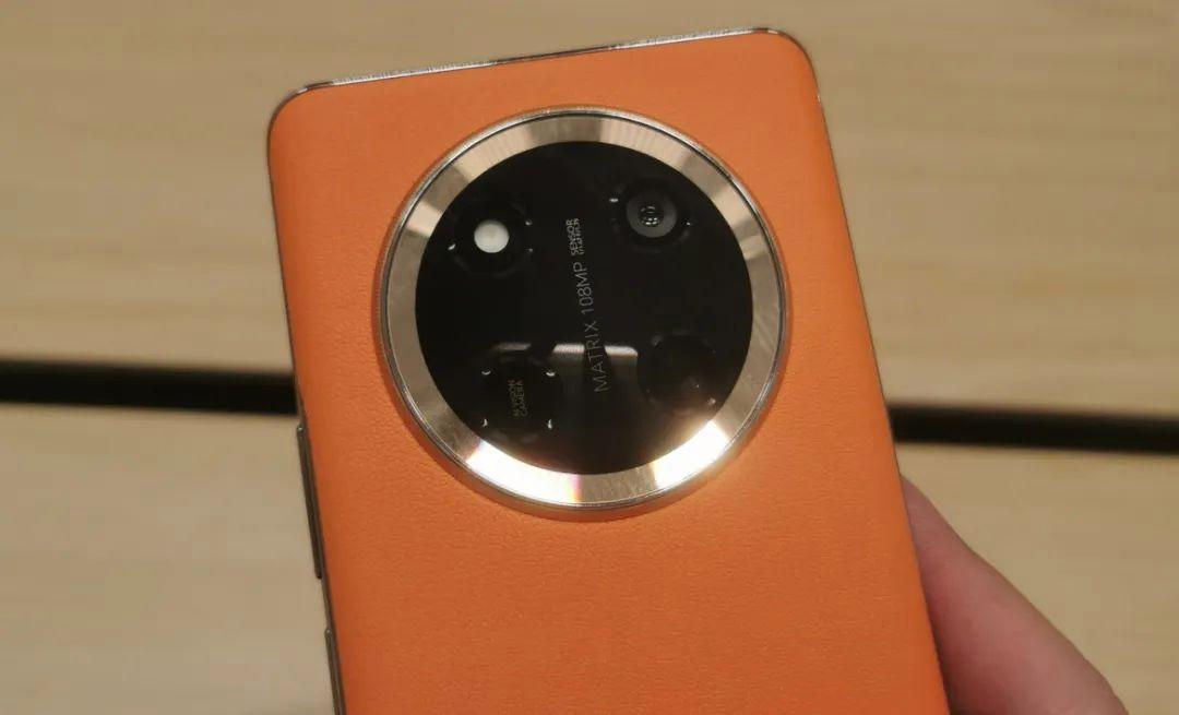 6600mAh电池+卫星短信+绿洲护眼屏，一款很像Mate 70的低价位手机！