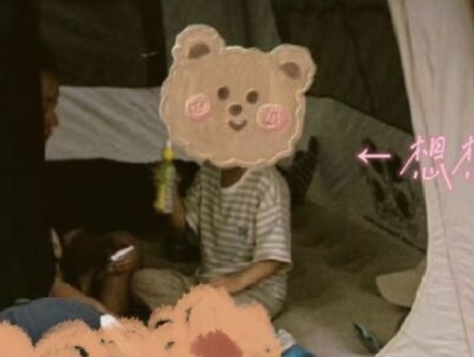 赵丽颖带儿子露营吃大餐！拍儿子背影好甜，想想背百元包包太朴素