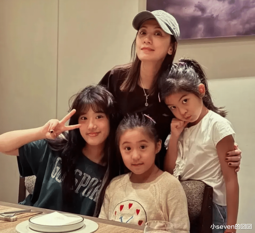 金钟奖现场林心如近照曝光,脸型有点奇怪,被同龄的贾静雯比下去