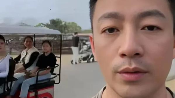 小菲总终于敢大大方方地发出小玥儿的正面照了