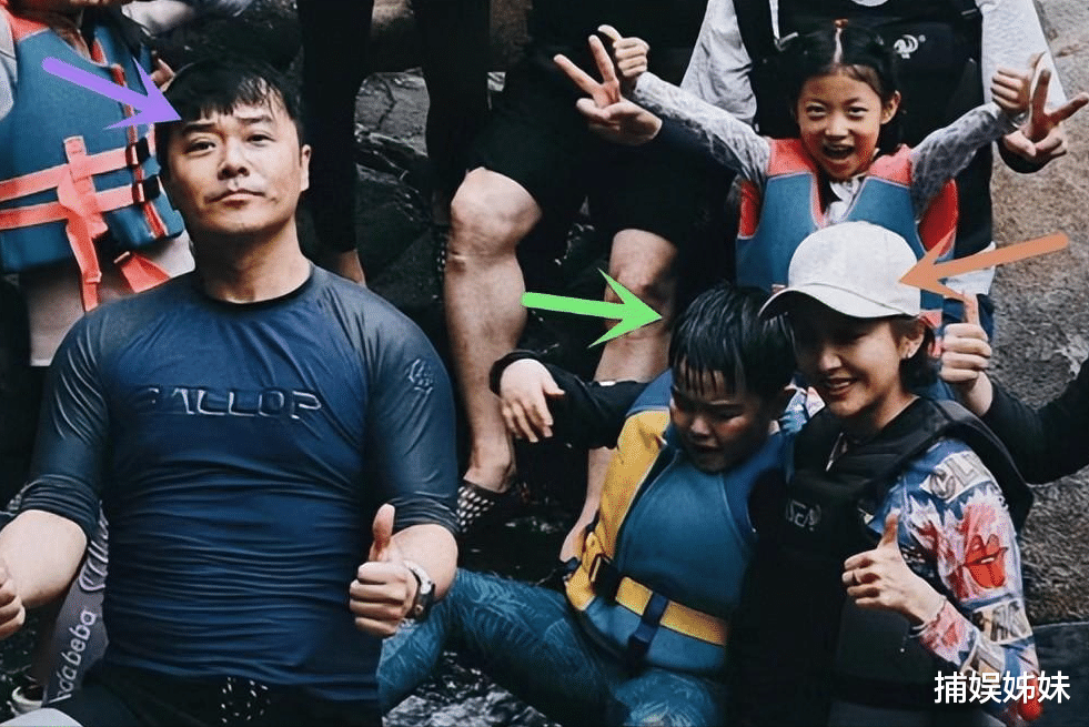 陈思诚罕带孩子外出游玩，与前妻相处氛围融洽，8岁朵朵近照很壮