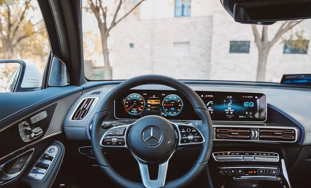 奔驰豪华SUV从62万一路跌至22万，降40万，奈何无人欣赏