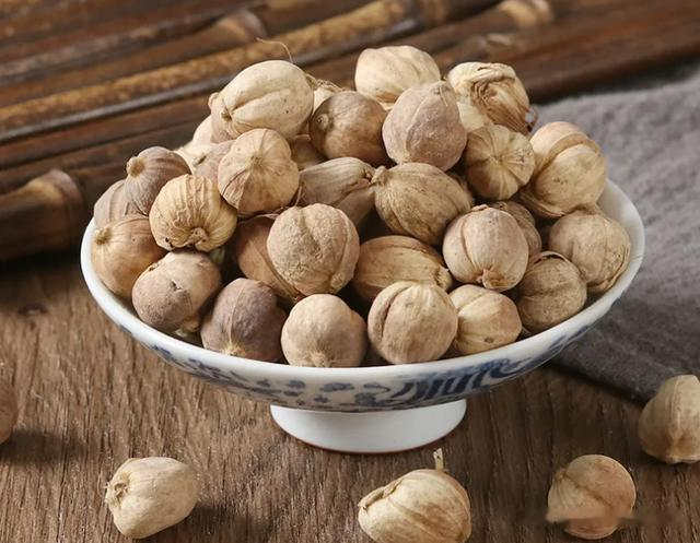 白蔻、草蔻和肉蔻一字之差,用途完全不同,厨师:难怪肉不香还腥