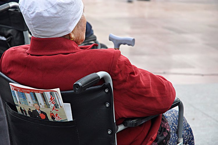 “人老两个坎，熬过就长寿”，两坎是指哪两年？老年人要多关注