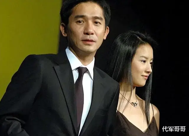 人前很清纯,人后却疯狂?这3位女星,个个都是“老司机”