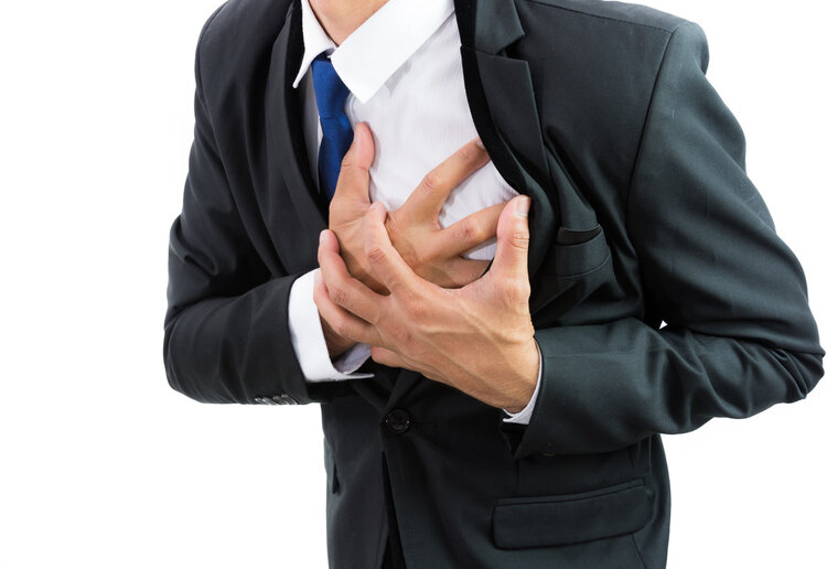 58岁男子酒后口吐白沫,险些身亡,医生劝告:这种情况一滴酒也不能喝!