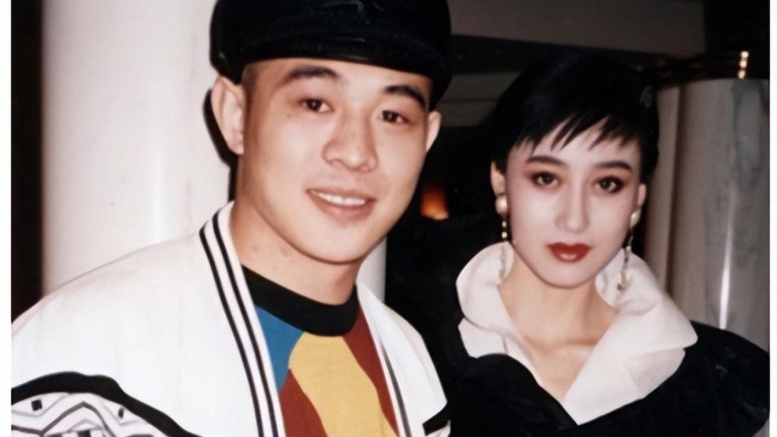 62岁利智幸福满满，被李连杰抛弃，住贫民窟10年的黄秋燕怎样了？