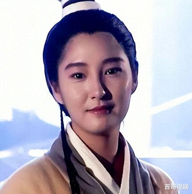 59岁女港星素颜露面，面容苍老网友不信，和山寨“周星驰”合作拍网大