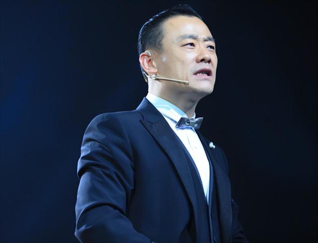 坏事做尽的周立波和胡洁，终于得到了“反噬”！如今过得怎样了？