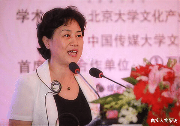 “相中对翡翠镯，给我汇90万”，北京美女正厅为钱疯狂受贿800万