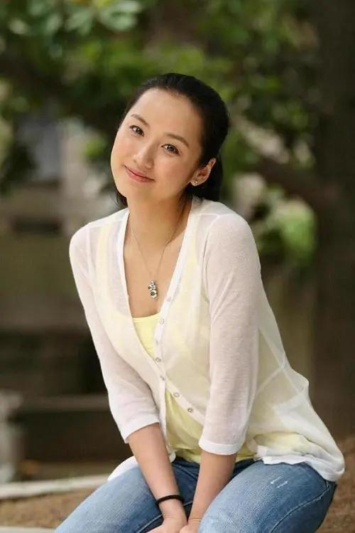 胡歌带她入行,唐嫣把她带火,人人都想娶她,现在40多岁美到犯规