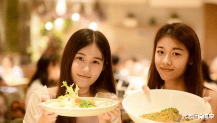 身体发胖快，也许是6个习惯影响！很多人天天做，脂肪堆积多