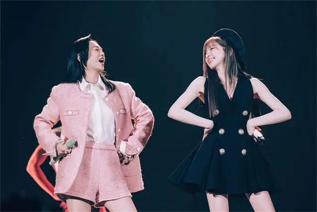 41岁王心凌现状：大眼睛下雨天逛故宫，网友争着给她「撑伞」