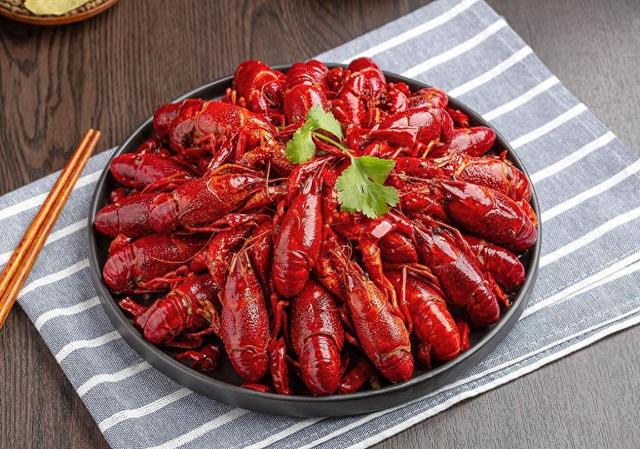 买小龙虾时，聪明人会避开“这4种”，老板：不是吃货就是同行！