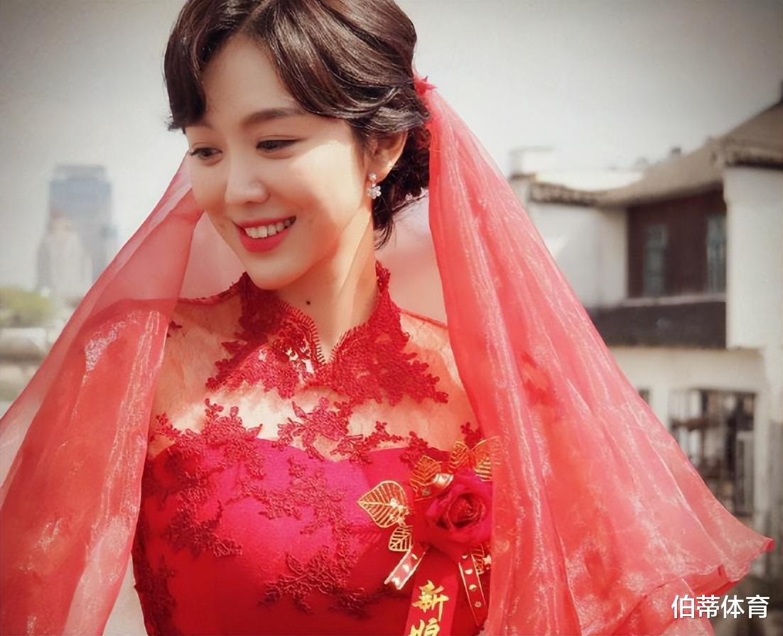 姜妍被曝已结婚多年,丈夫帅气正面照曝光!是北京某支行行长!