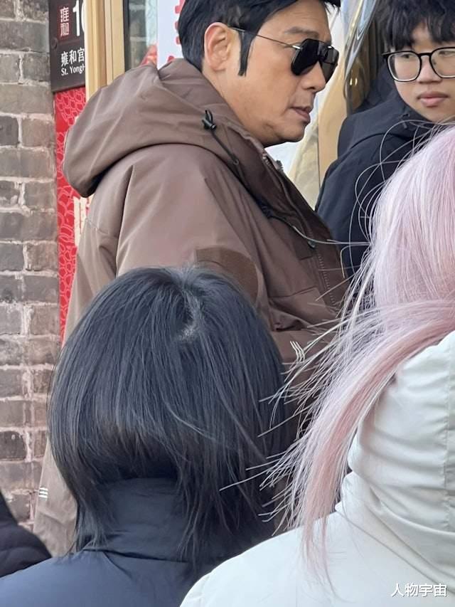 三届视帝内地买糕点无人识,密密接工作赚钱,为女儿安排大好前途