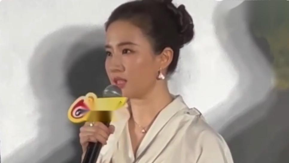 这一次，刘亦菲“油光铮亮”的大象腿，是对内娱畸形审美的反击