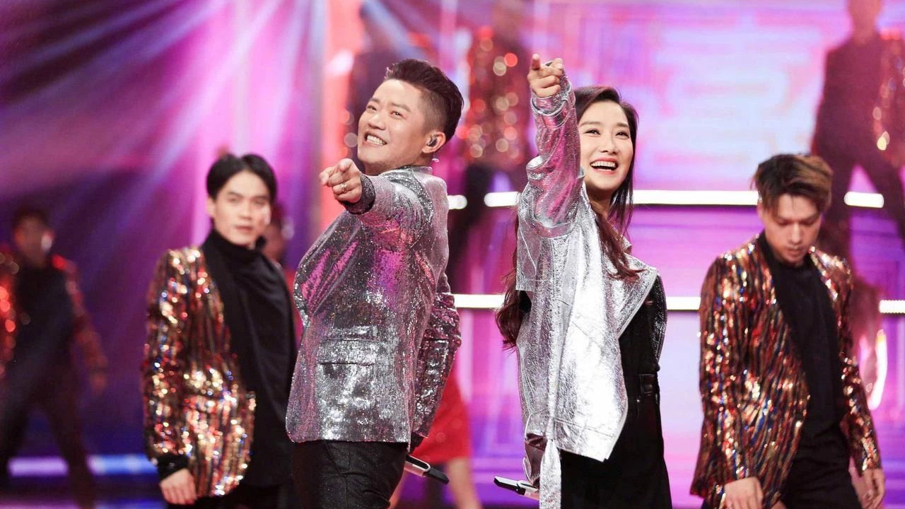 女子看凤凰传奇演唱会买到“柱子票”，要求退款被拒，玲花：维权是你们的权利