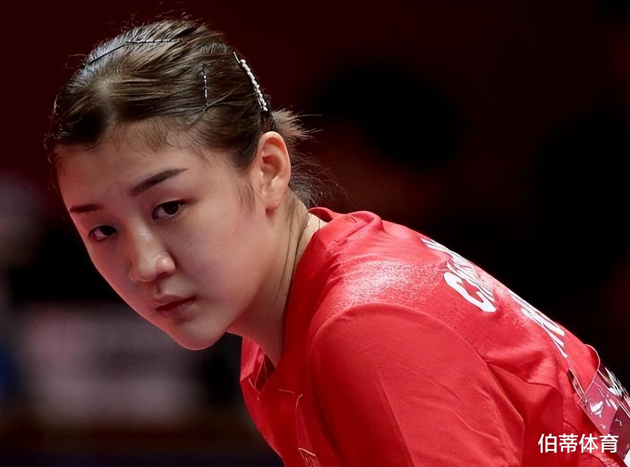 陈梦的真实身份藏不住了,她不仅是黄晓明表妹,还是富家千金!