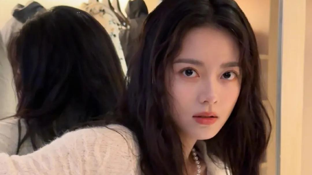 四字小花被男友出卖？董洁因儿子崩溃？赵今麦连轴转？