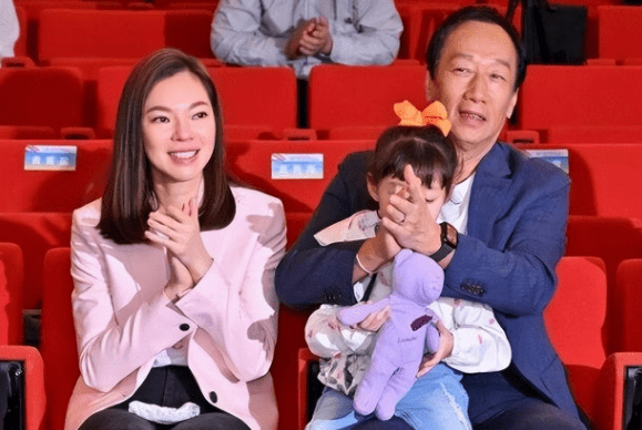 击败林志玲!34岁成富士康女主人,为郭台铭连生3胎,她做了什么