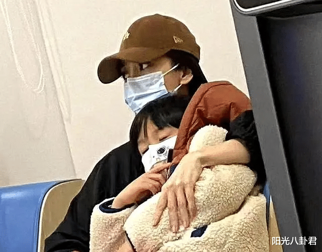 看了36岁赵丽颖和35岁杨颖的近照,才明白事业对女明星有多重要