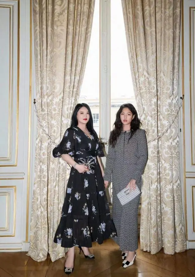 李湘和辛芷蕾同台：李湘“壮”到不敢认，15岁王诗龄暴露真实状态