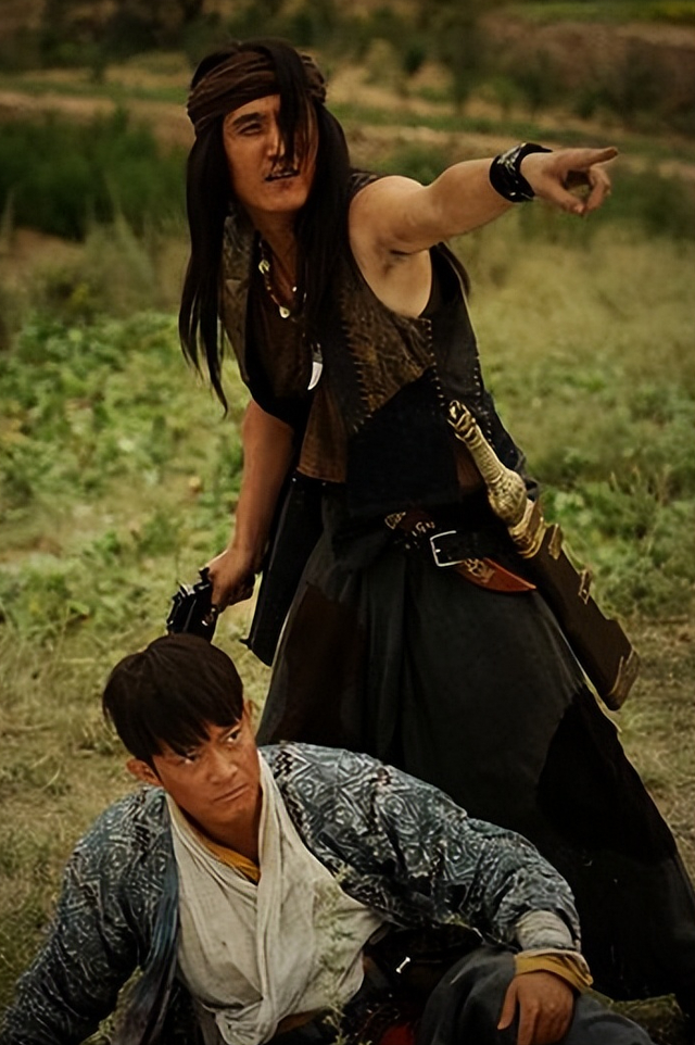 他把弟弟意外带入演艺圈,如今弟弟走红全国,自己却不温不火