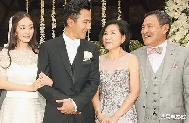 老戏骨坐轮椅!83版射雕老顽童周伯通晚年住养老院,女儿女友消失