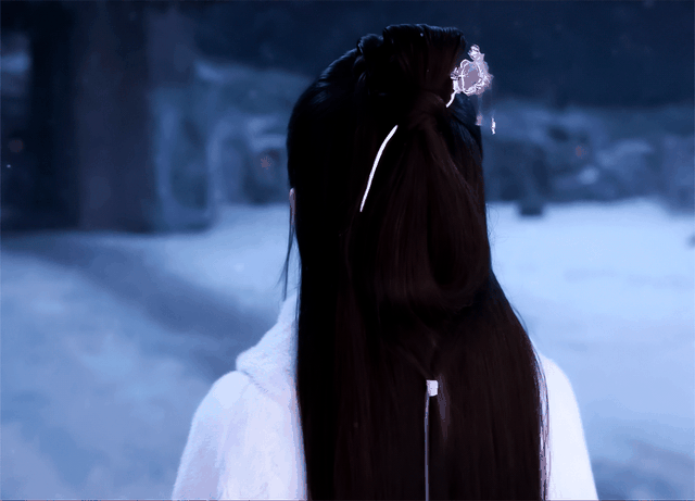 全程张不开嘴，表情僵硬，34岁李沁带来古偶女神“教科书式”演技