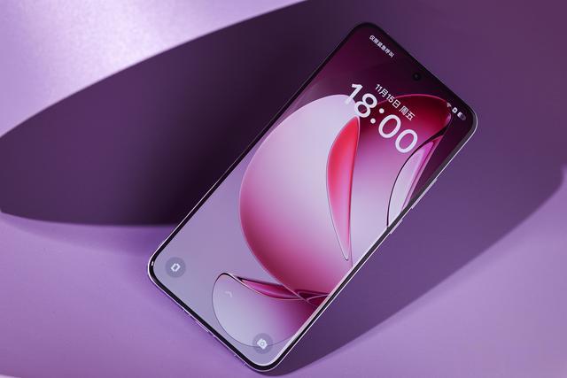 媲美iPhone的旗舰级质感 OPPO Reno13 Pro“蝶蝶紫”图赏