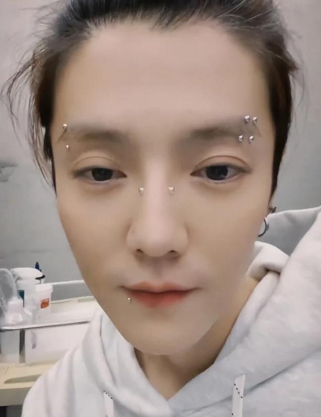 一场直播，“口不择言”的代价，在34岁鹿晗身上体现得淋漓尽致！