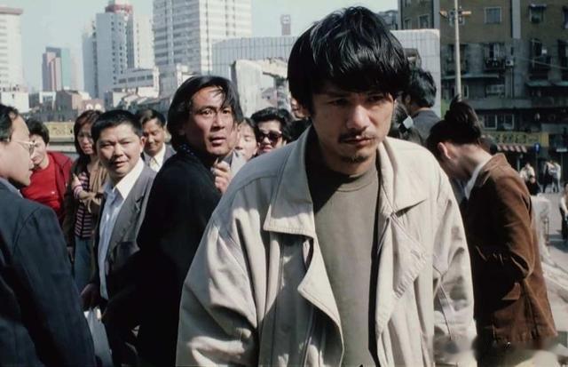 15年前,他在爱妻葬礼上哭到昏厥,发誓永不再娶,如今怎么样了