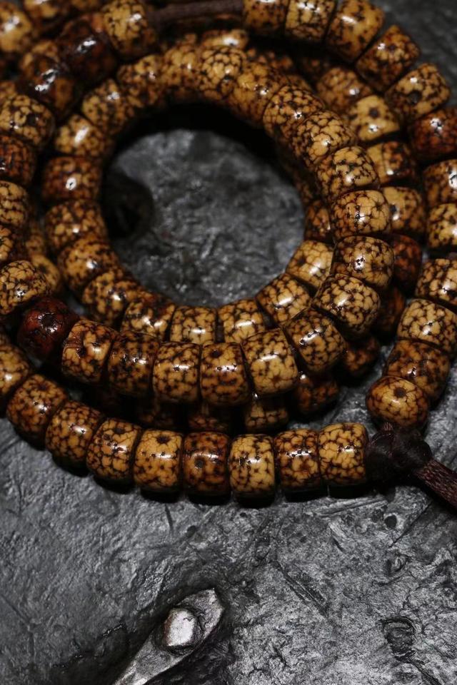 百年老星月菩提，包浆开片玉化收缩，都到了巅峰