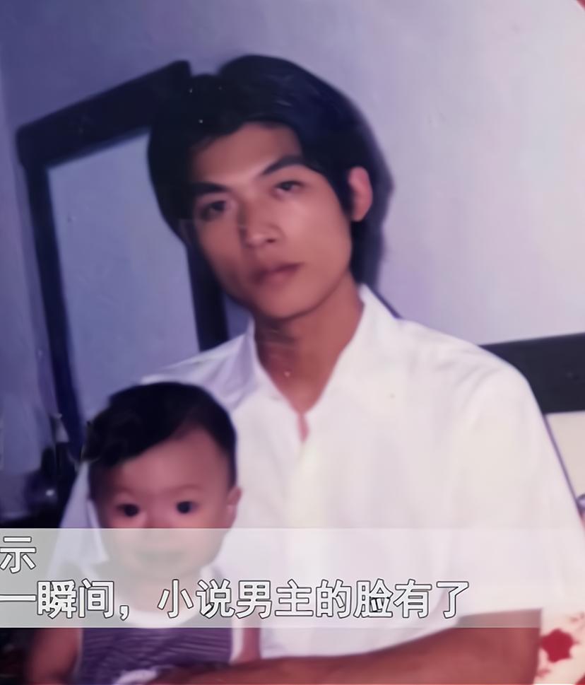 儿子好奇妈妈当年为何看上爸爸,翻出爸爸年轻时照片,下一秒悟了